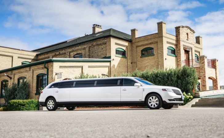 Get The Sophistication On Wheels With Limousine